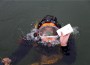 湖北男子手机掉水库 为女儿照片请潜水员打捞