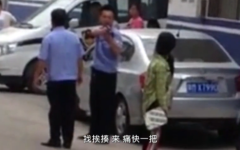 河南警察派出所门口枪指女子称”打死你也是白打”